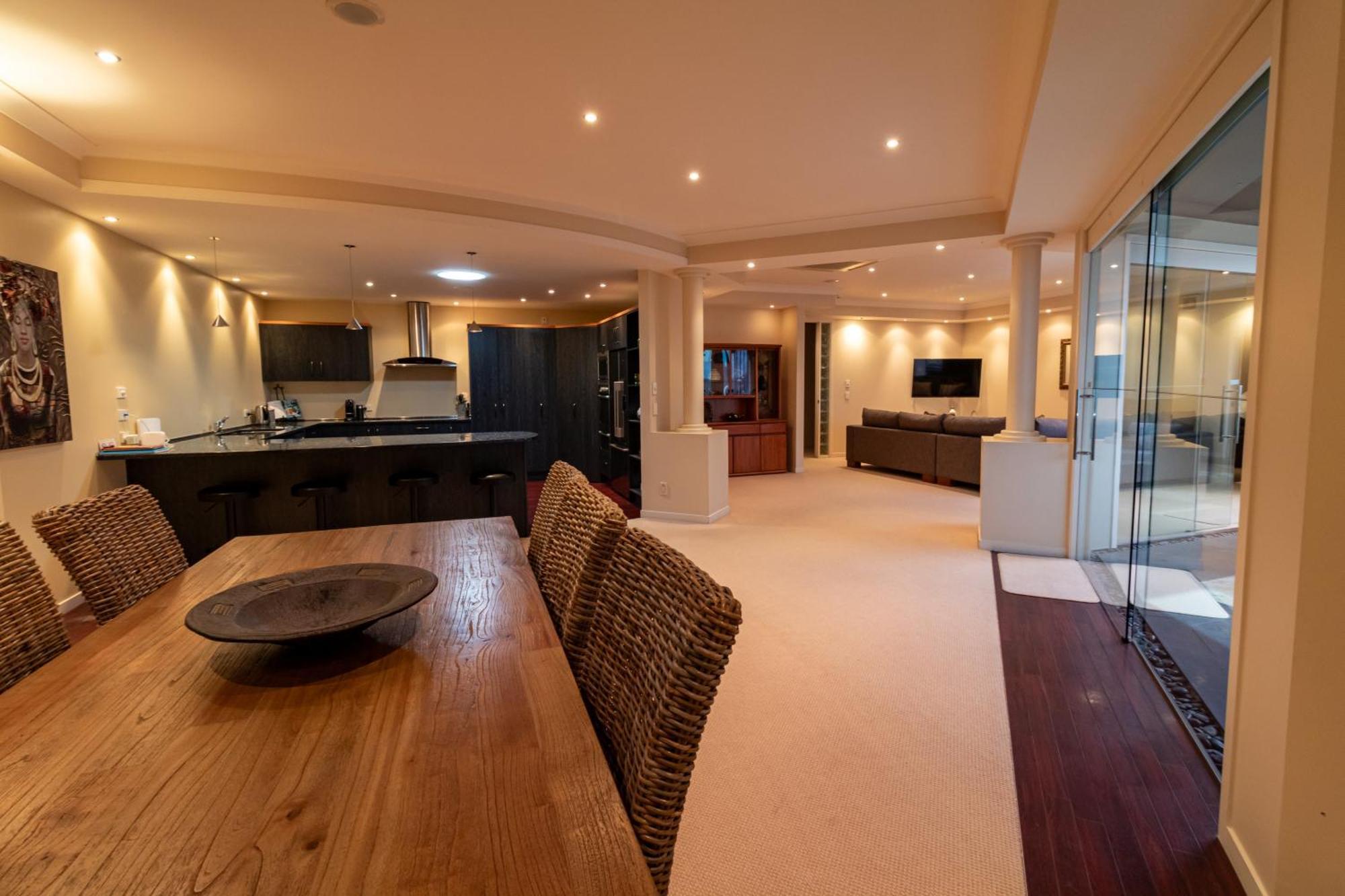 Large Luxury Apartment Located Right In Town Lago Lago Taupo Exterior foto