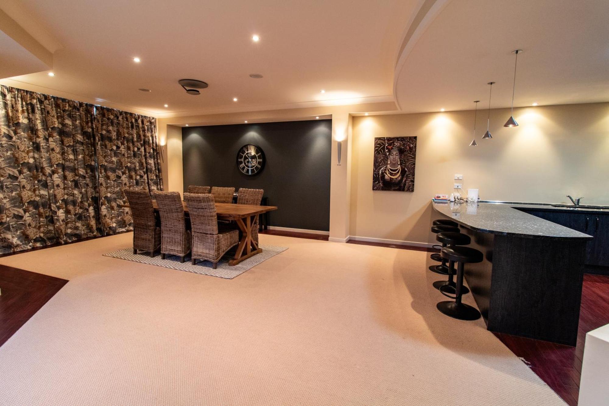 Large Luxury Apartment Located Right In Town Lago Lago Taupo Exterior foto
