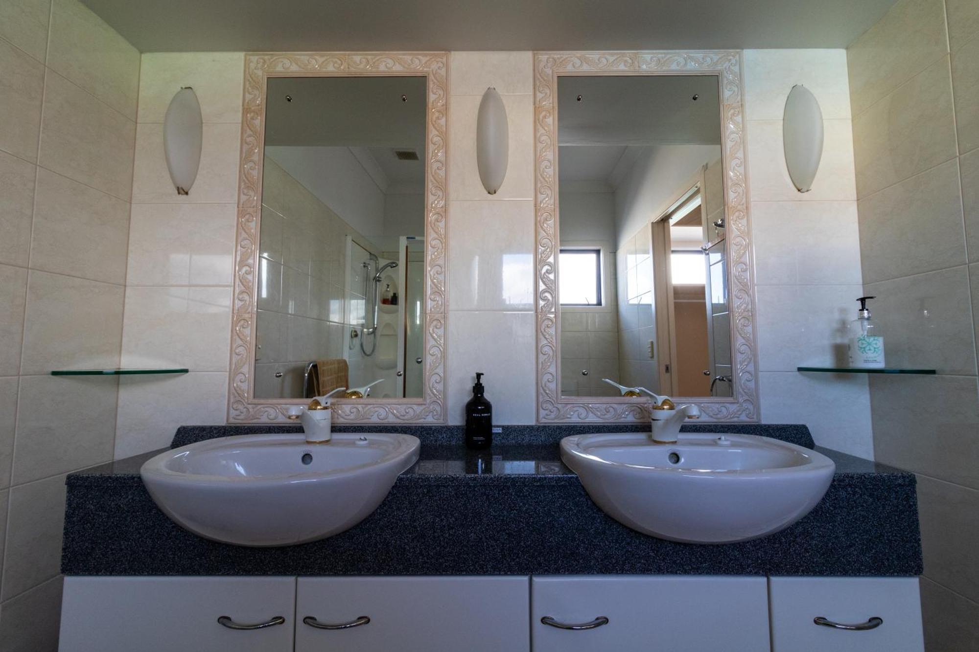Large Luxury Apartment Located Right In Town Lago Lago Taupo Exterior foto