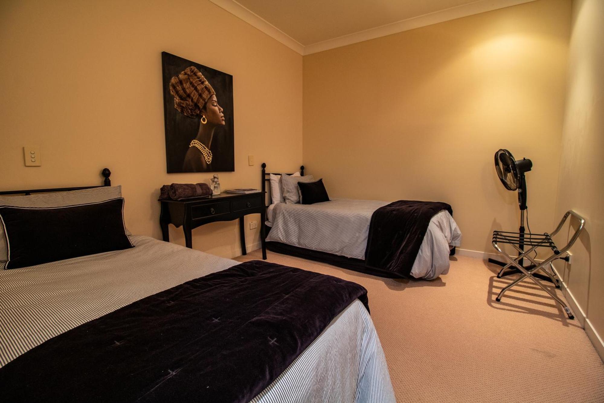Large Luxury Apartment Located Right In Town Lago Lago Taupo Exterior foto