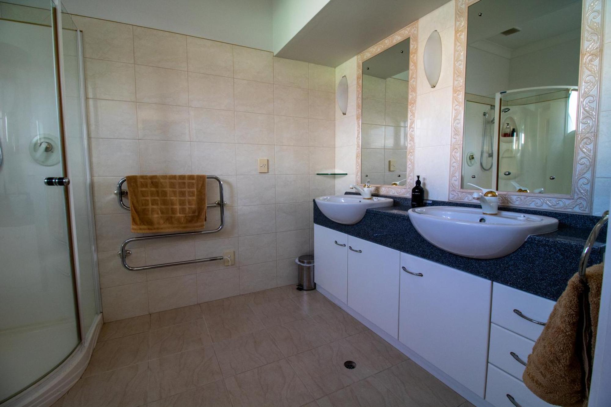 Large Luxury Apartment Located Right In Town Lago Lago Taupo Exterior foto