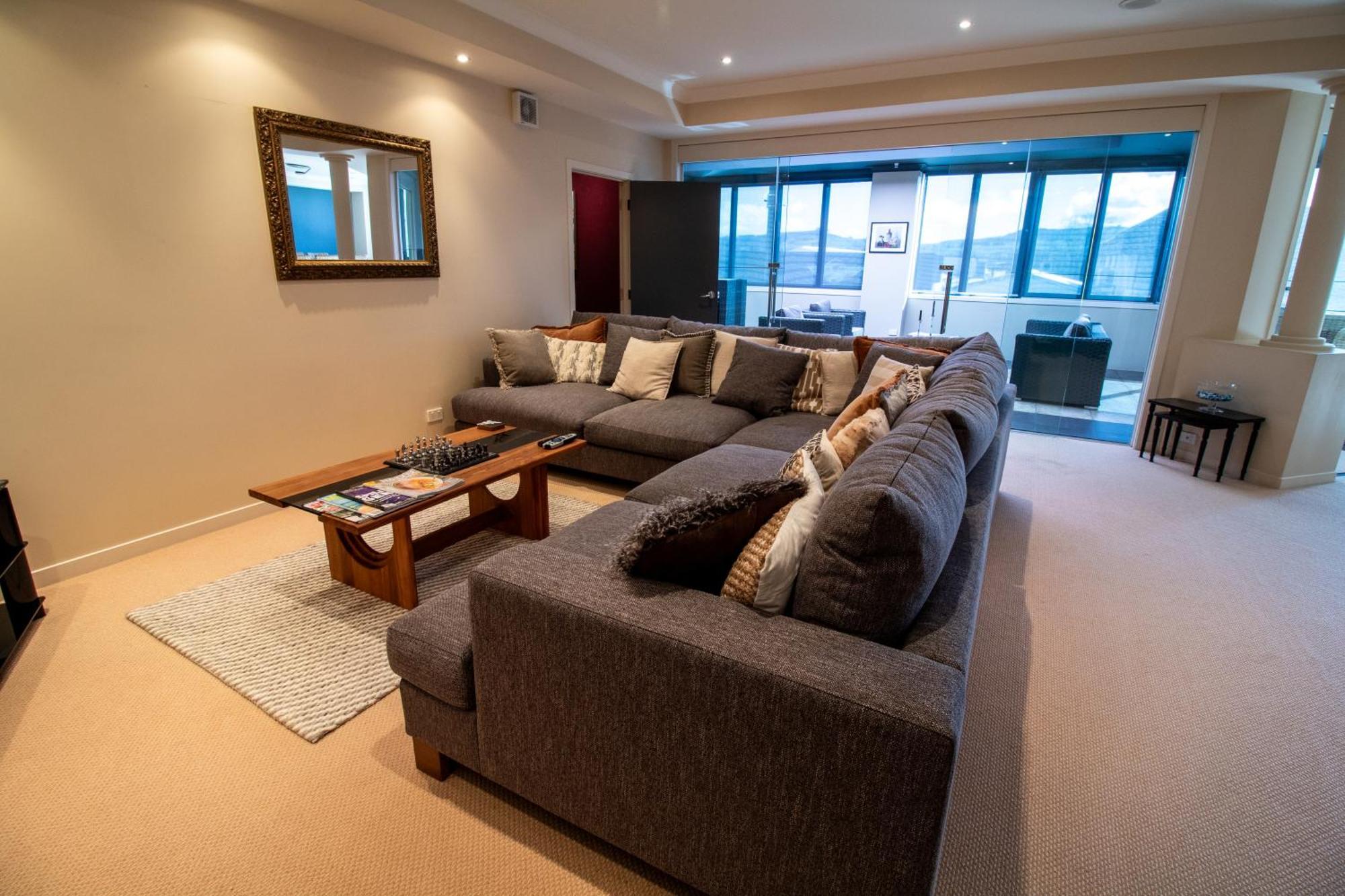 Large Luxury Apartment Located Right In Town Lago Lago Taupo Exterior foto