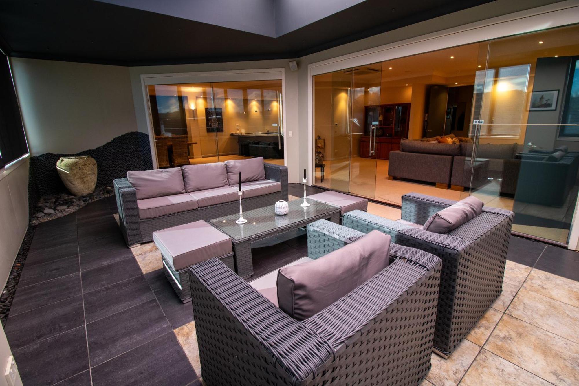 Large Luxury Apartment Located Right In Town Lago Lago Taupo Exterior foto